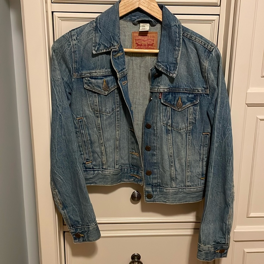 Levi’s classic denim jacket size small